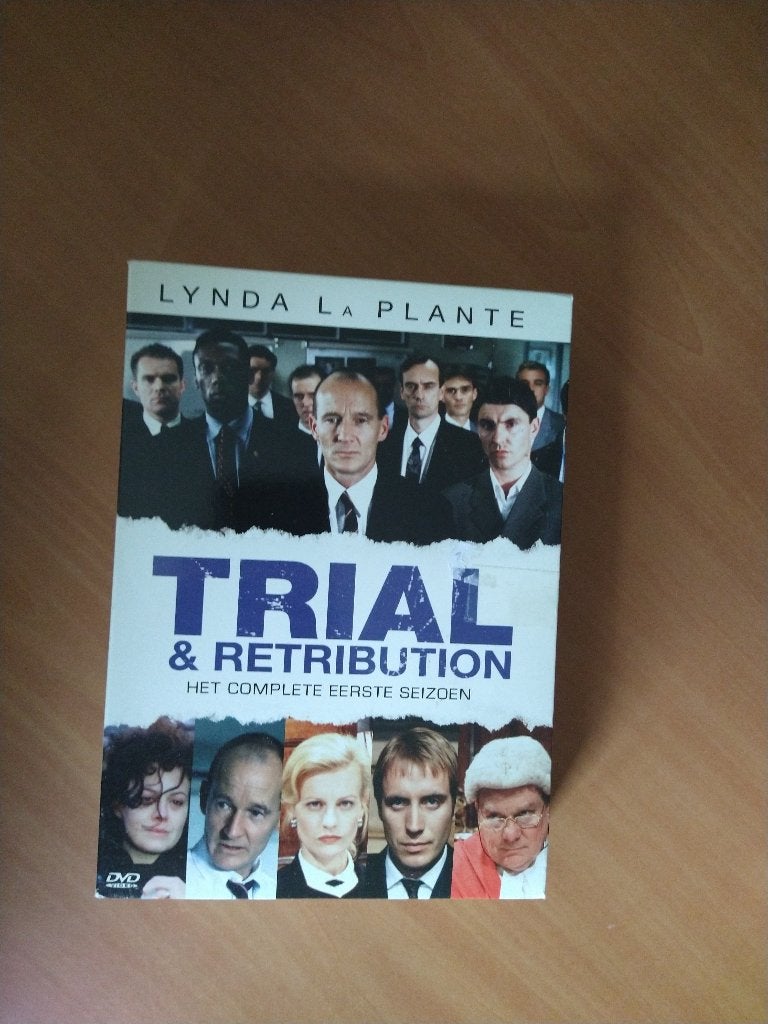 2-DVD Trial & Retrobution. Het complete eerste seizoen, Engels, Nederlands, Ophalen of Verzenden, Zo goed als nieuw