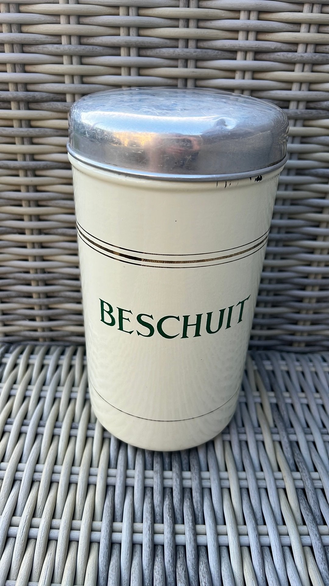 Emaille beschuit bus, Ophalen
