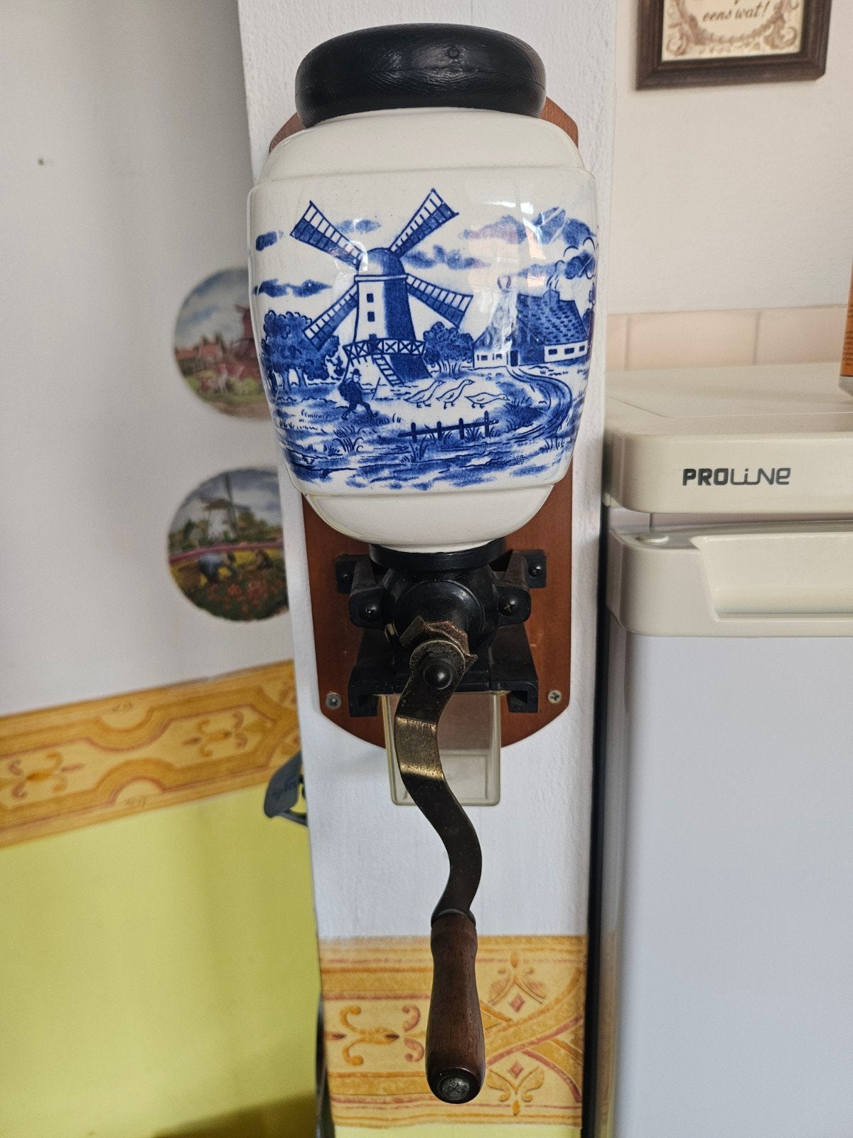 vintage wandkoffiemolen met Delfts Blauw decor, Ophalen