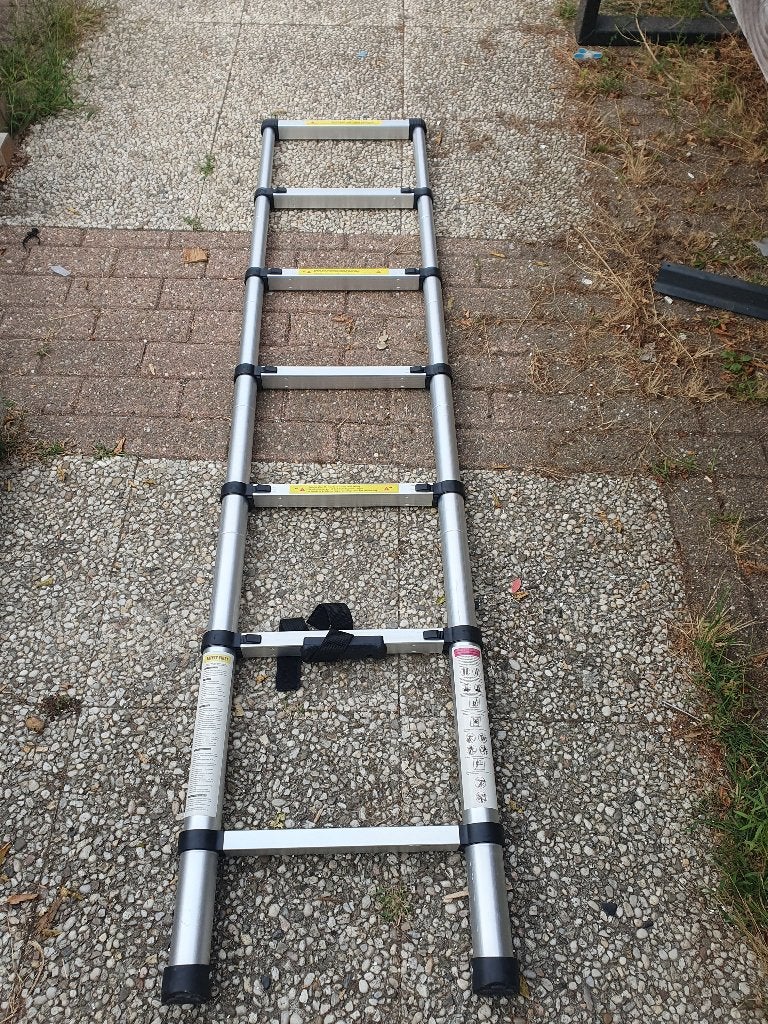 Outbee Telescopische Ladder 2,6 Meter – Inklapbaar, Doe-het-zelf en Verbouw, Ladders en Trappen, Ophalen of Verzenden, Zo goed als nieuw