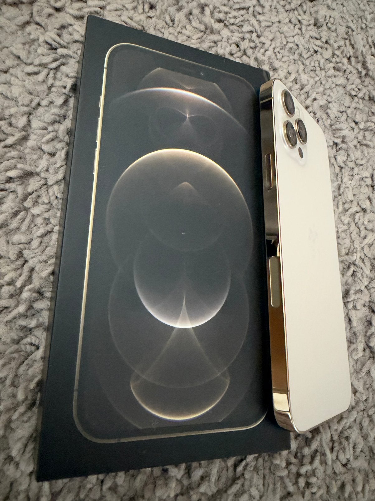 Foto 4 van Iphone 12 Pro Max Goud 128GB