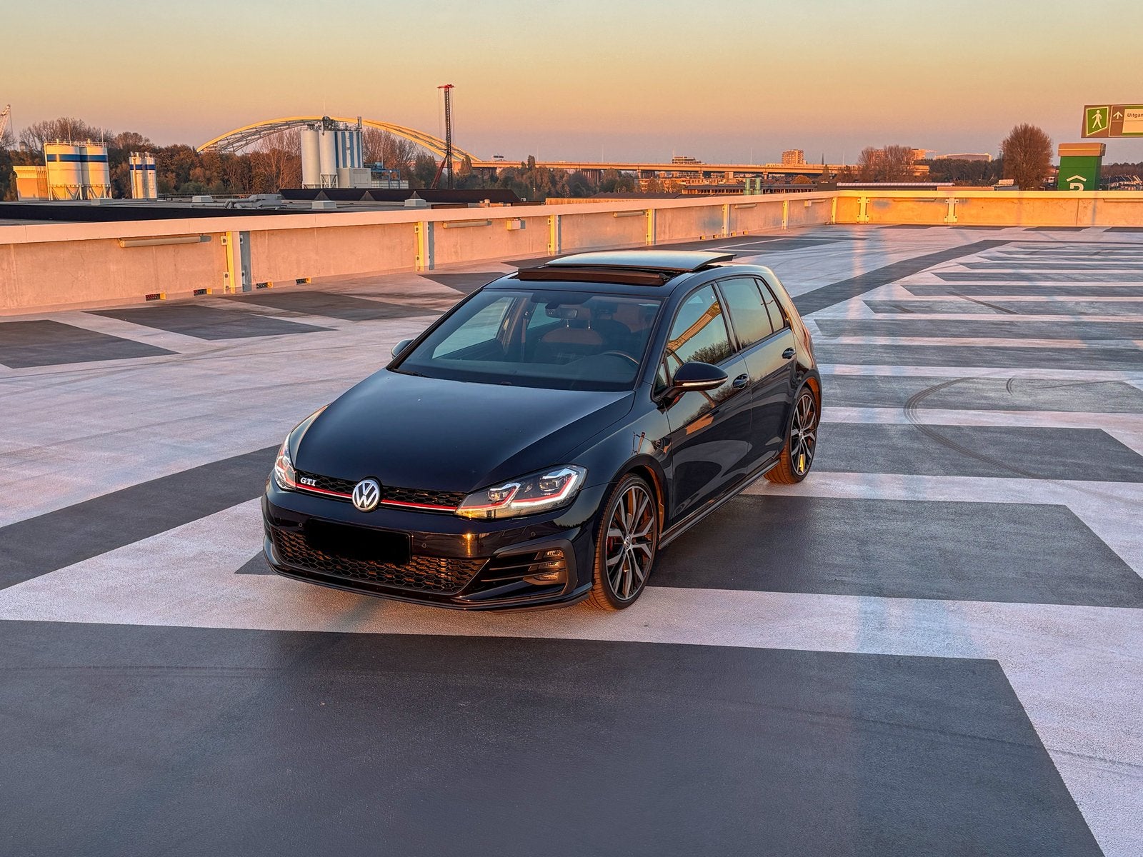 Golf 7.5 GTI PANO|DYN|VIRTU|DCC|ACC, Zwart, 4 cilinders, 1984 cc, Zwart