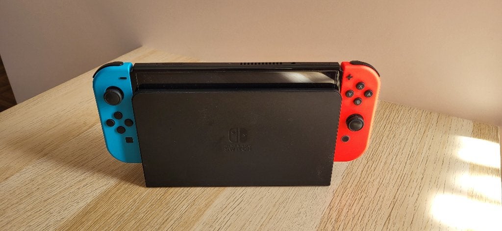 Foto 8 van Nintendo Switch OLED (incl 128GB Micro SD, screenprotector)