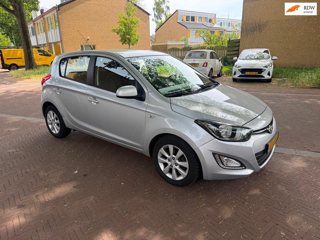 Hyundai I20 AUTOMAAT / Airco / 5 deurs / leuke auto, Auto's, Hyundai, Euro 5, 4 cilinders, 1396 cc, Bedrijf
