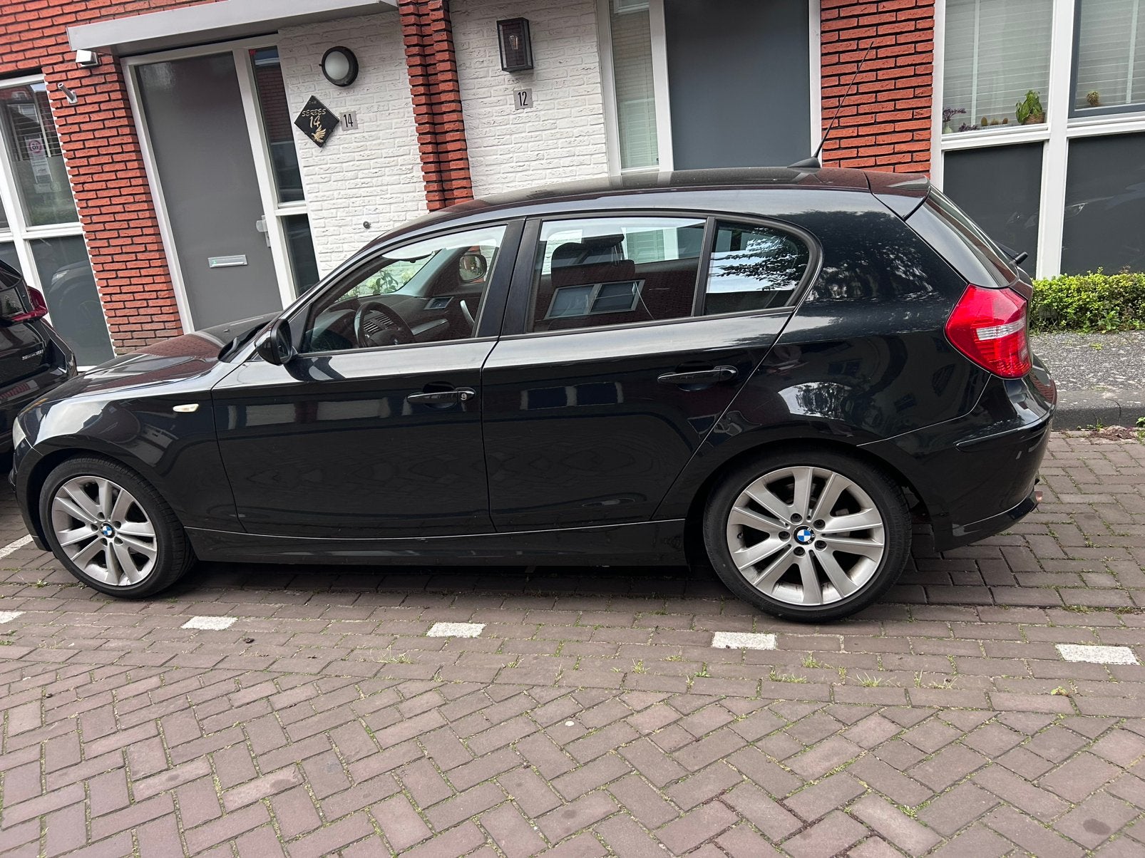BMW 1-Serie 2.0 118I 5DR incl winterbanden!, 1-Serie, Achterwielaandrijving, 1995 cc, Zwart