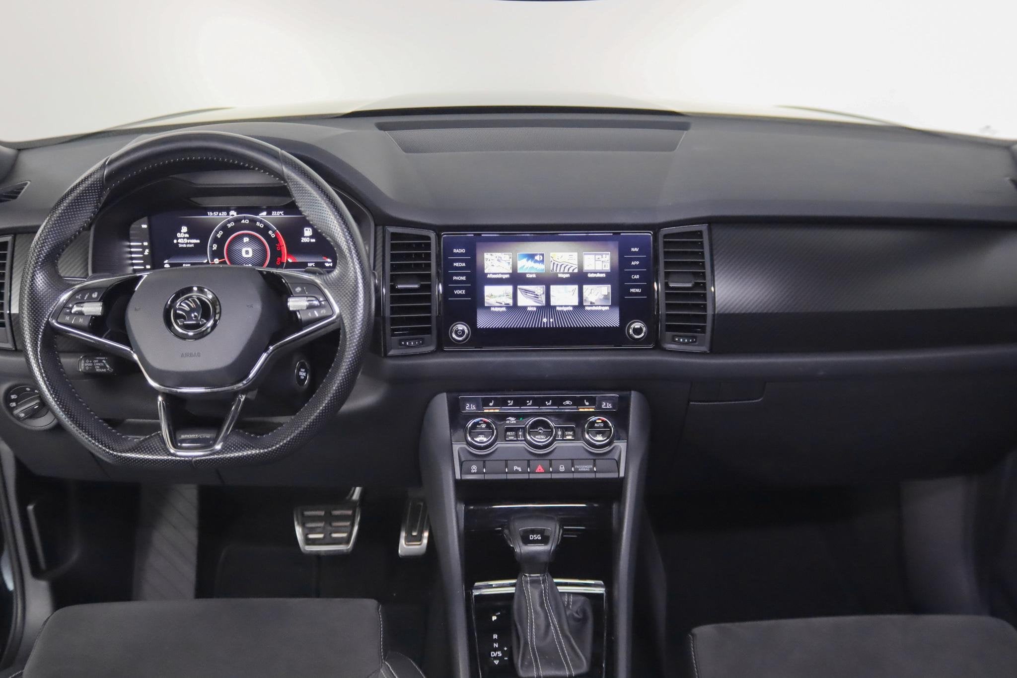 Skoda Kodiaq 1.5 TSI Sportline Business 7-Persoons Panoramad, Auto's, Skoda, 4 cilinders, 150 pk, Zwart, Bedrijf