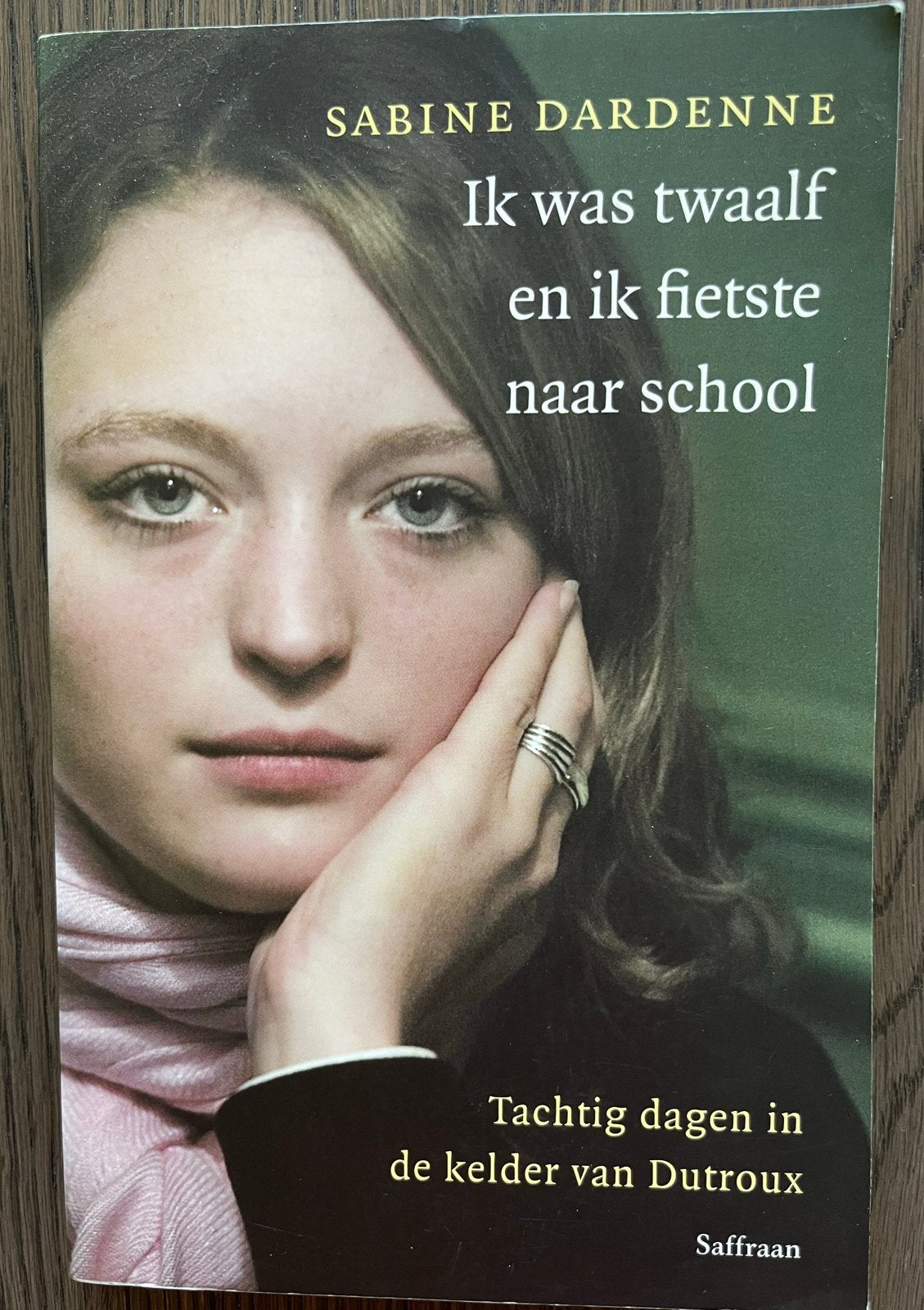 Ik was twaalf en ik fietste naar school - Sabine Dardenne, Boeken, Ophalen of Verzenden, Gelezen, Film, Tv en Media