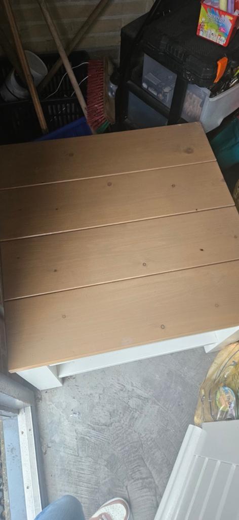 Houten bijzettafel/opberger 70x70 cm met gebruikerssporen, Ophalen, Gebruikt, 50 tot 100 cm, 50 tot 75 cm
