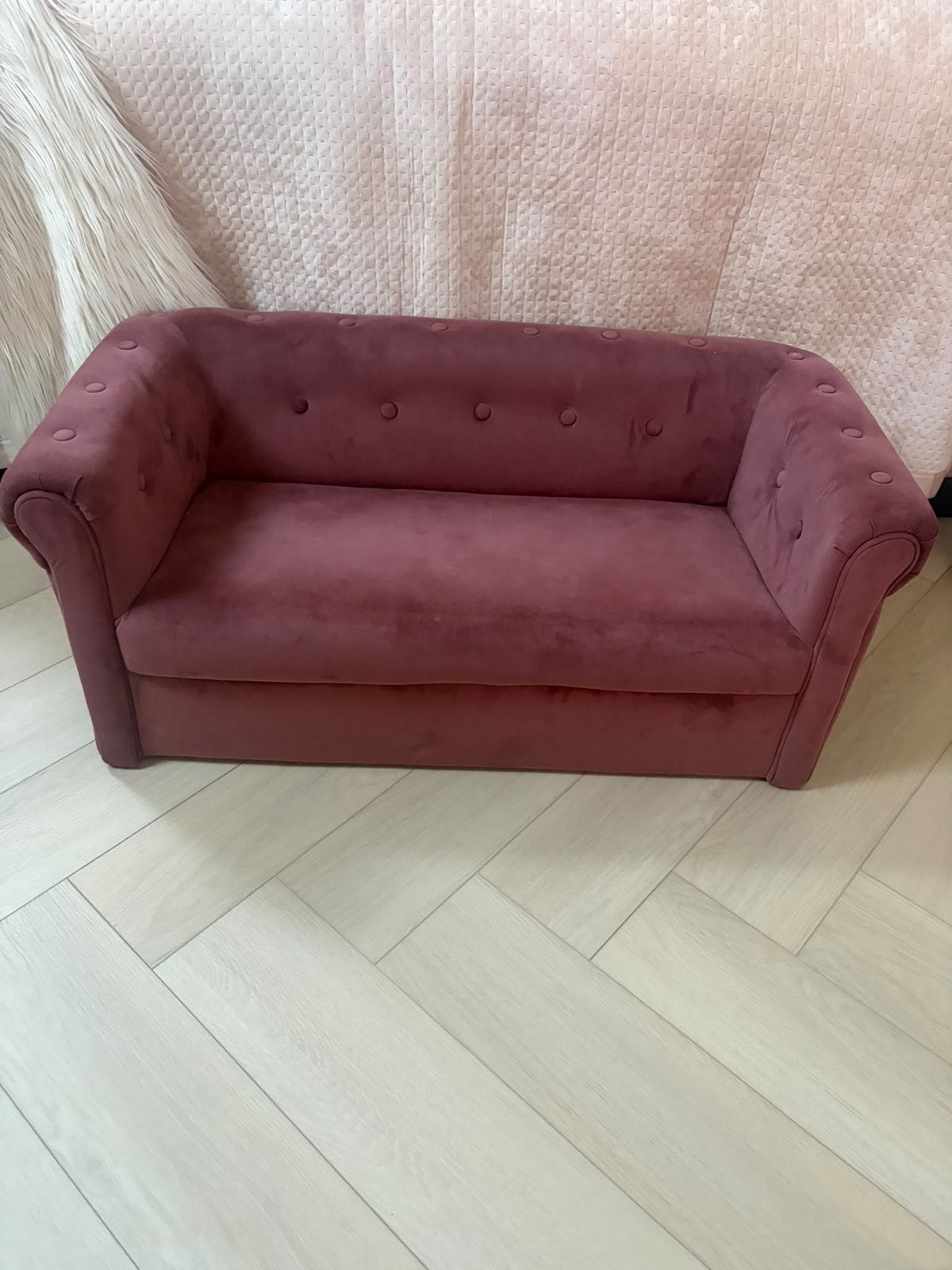 Roze fluwelen kinderbankje - Chesterfield stijl kinder sofa, Ophalen, Eenpersoons, Minder dan 75 cm, Zo goed als nieuw