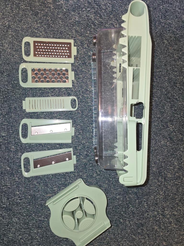 Te koop! Multifunctionele dicer met verschillende snijbladen, Huis en Inrichting, Keuken | Keukenbenodigdheden, Overige typen