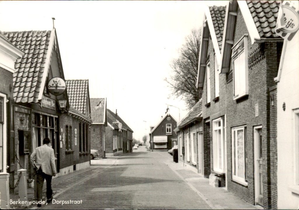 Berkenwoude - Dorpsstraat - Straatzicht, Verzamelen, Ophalen of Verzenden, 1960 tot 1980, Gelopen, Zuid-Holland