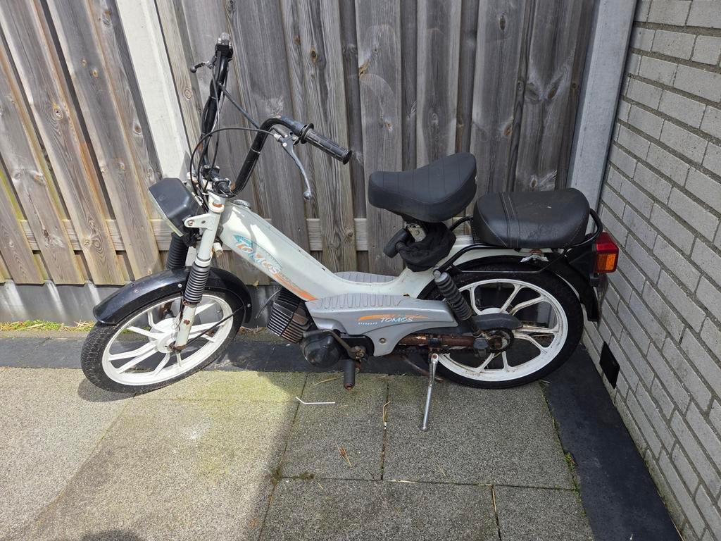 Tomos brommer - Heeft onderhoud nodig, Fietsen en Brommers, Snorfietsen en Snorscooters, Ophalen, Gebruikt, Benzine, Tomos