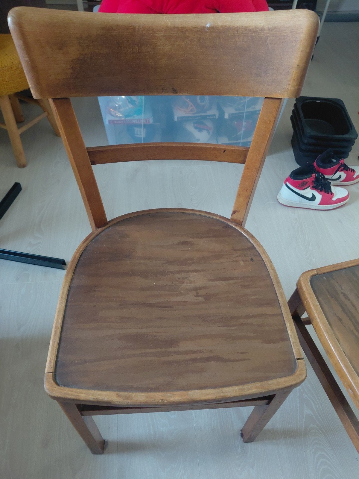 2 houten bistrostoeltjes, Ophalen