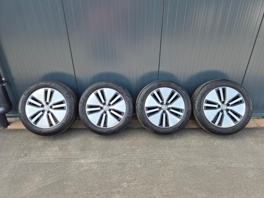 Set originele 17 inch VW Passat B8 GTE, Auto-onderdelen, Banden en Velgen, Ophalen, Banden en Velgen, 17 inch, Personenwagen