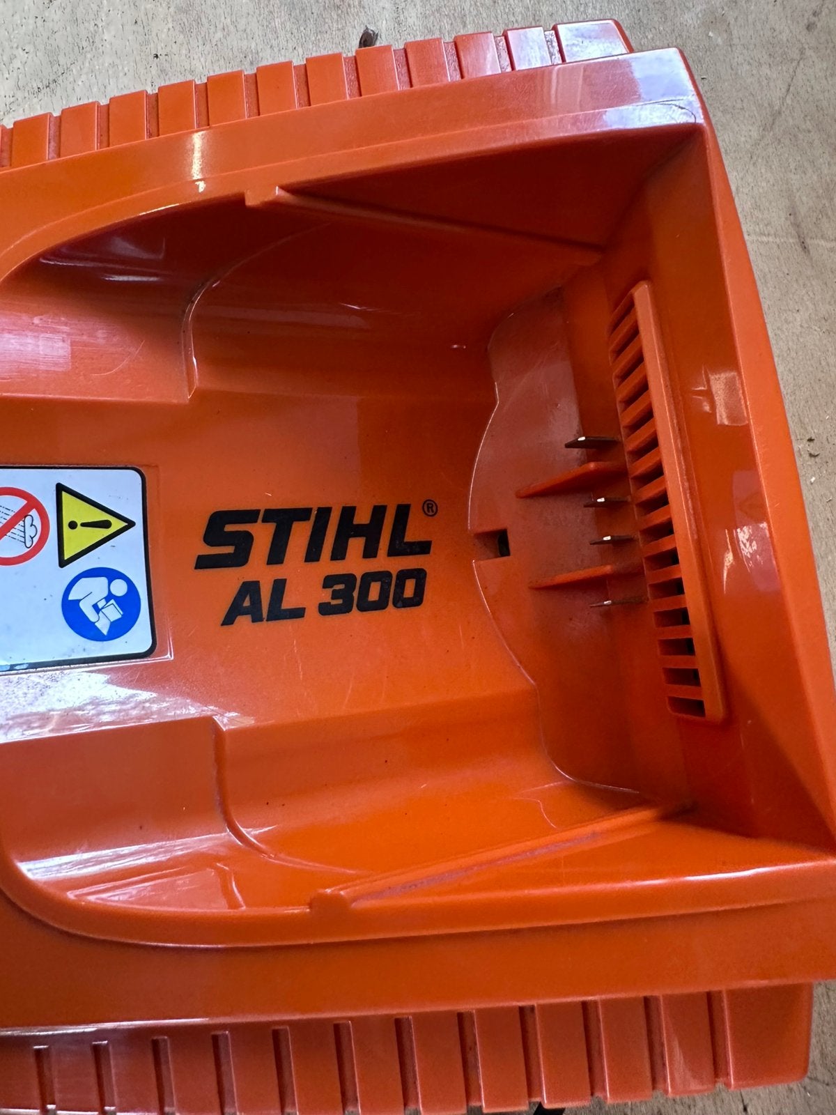 Acculader voor Stihl kettingzaag, Ophalen of Verzenden, Zo goed als nieuw