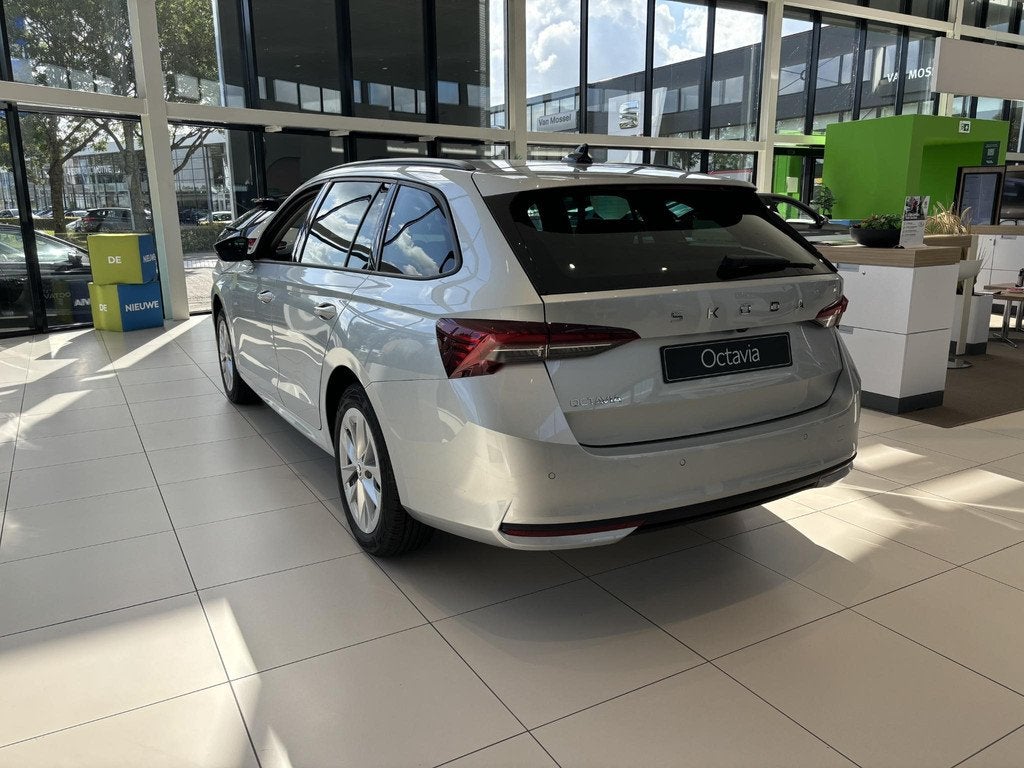 Skoda Octavia Combi 1.5 TSI MHEV First Edition 115 PK | Auto, 12 maanden, 1498 cc, 4 cilinders, Automatische klimaatregeling