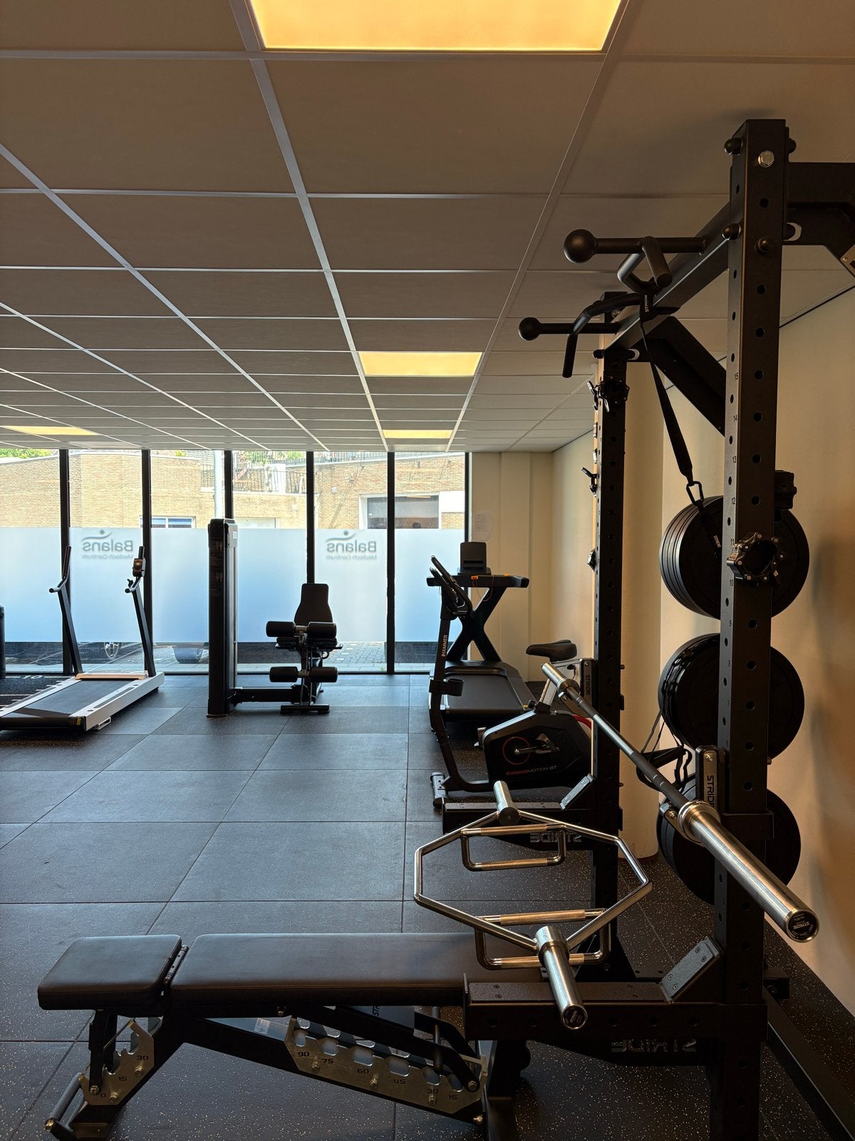 Sportruimte te huur - Ideaal voor trainingen en lessen, Ophalen, Overige typen, Armen, Zo goed als nieuw