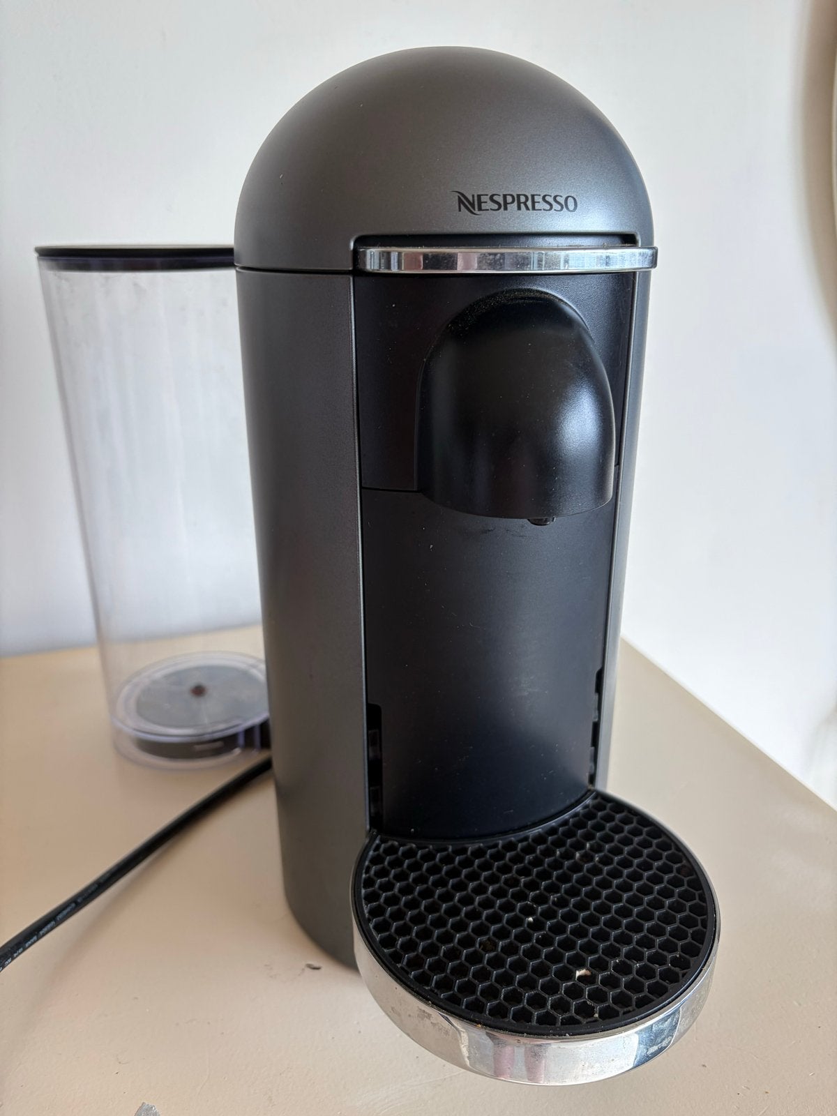 Nespresso Vertuo Plus met 30 capsules, 1=€25,- twee = €40,-