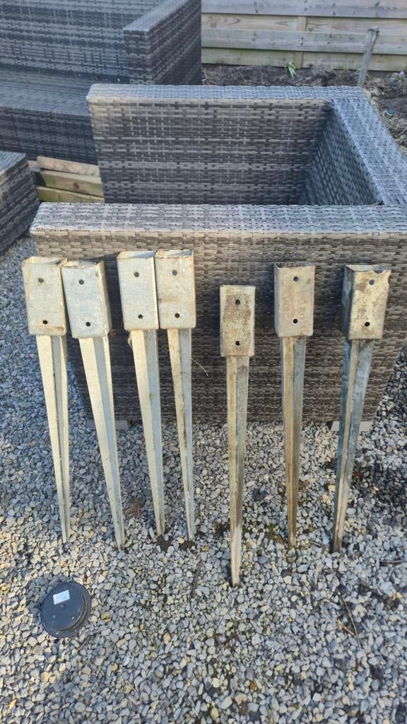 Stalen paalhouder - Paalpunten voor stevige constructies, Tuin en Terras, Palen, Balken en Planken, Ophalen of Verzenden, Gebruikt