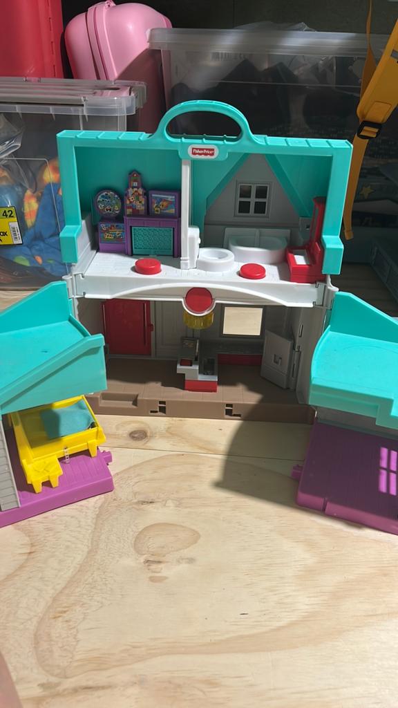 Little people huis + poppetjes, Kinderen en Baby's, Speelgoed | Poppenhuizen, Ophalen, Zo goed als nieuw, Poppenhuis