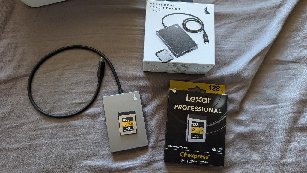 Lexar Gold 128GB CFExpress Type B + Angelbird Reader, Ophalen of Verzenden, Zo goed als nieuw, Fotocamera, 128 GB