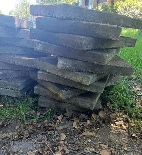 Gratis 18 stuks 60 x 40 grintegels beton tegels, Ophalen of Verzenden, Gebruikt, Minder dan 100 cm