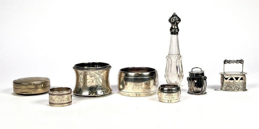 1087. Zilveren servetringen, miniaturen, parfumflesje, Ophalen of Verzenden, Zilver