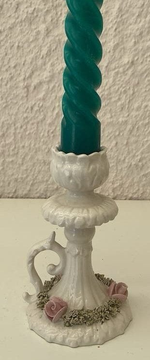 Antieke twee brocante kandelaars met roosjes, Ophalen of Verzenden, Keramiek of Aardewerk