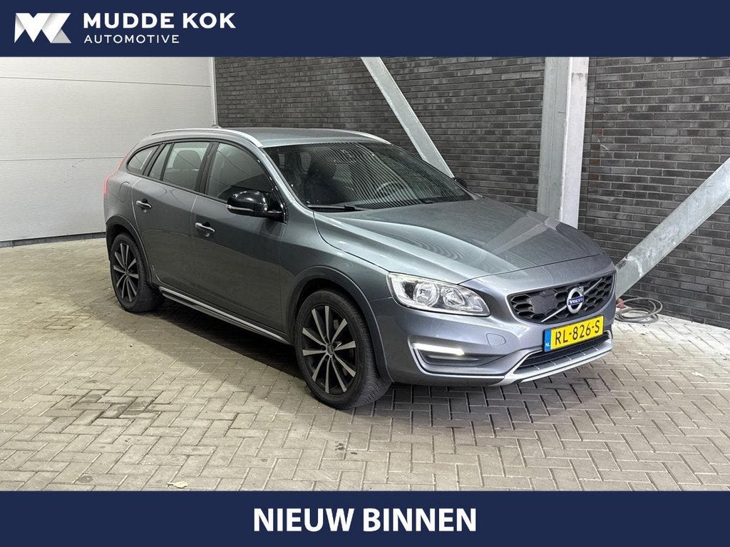 Volvo V60 Cross Country 2.0 D3 Momentum Business | Trekhaak, Voorwielaandrijving, Euro 6, 4 cilinders, Leder en Stof
