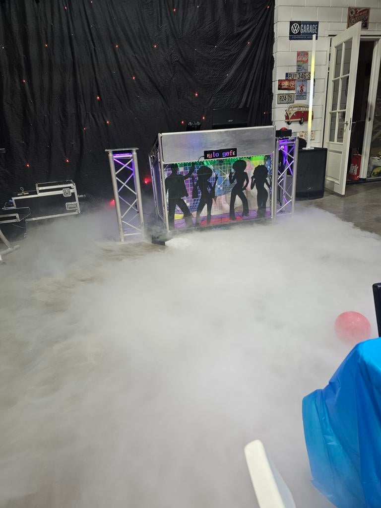 Te huur rookmachine,sparkulars  feest decoratie, Ophalen, Zo goed als nieuw
