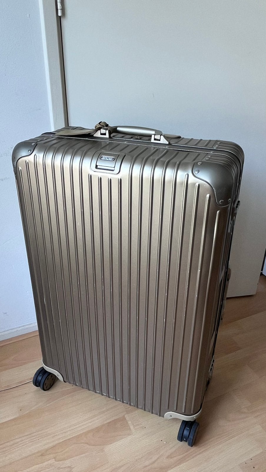 Rimowa Topas Titanium with Electronic Tag, Ophalen, Wieltjes, Zo goed als nieuw, 70 cm of meer