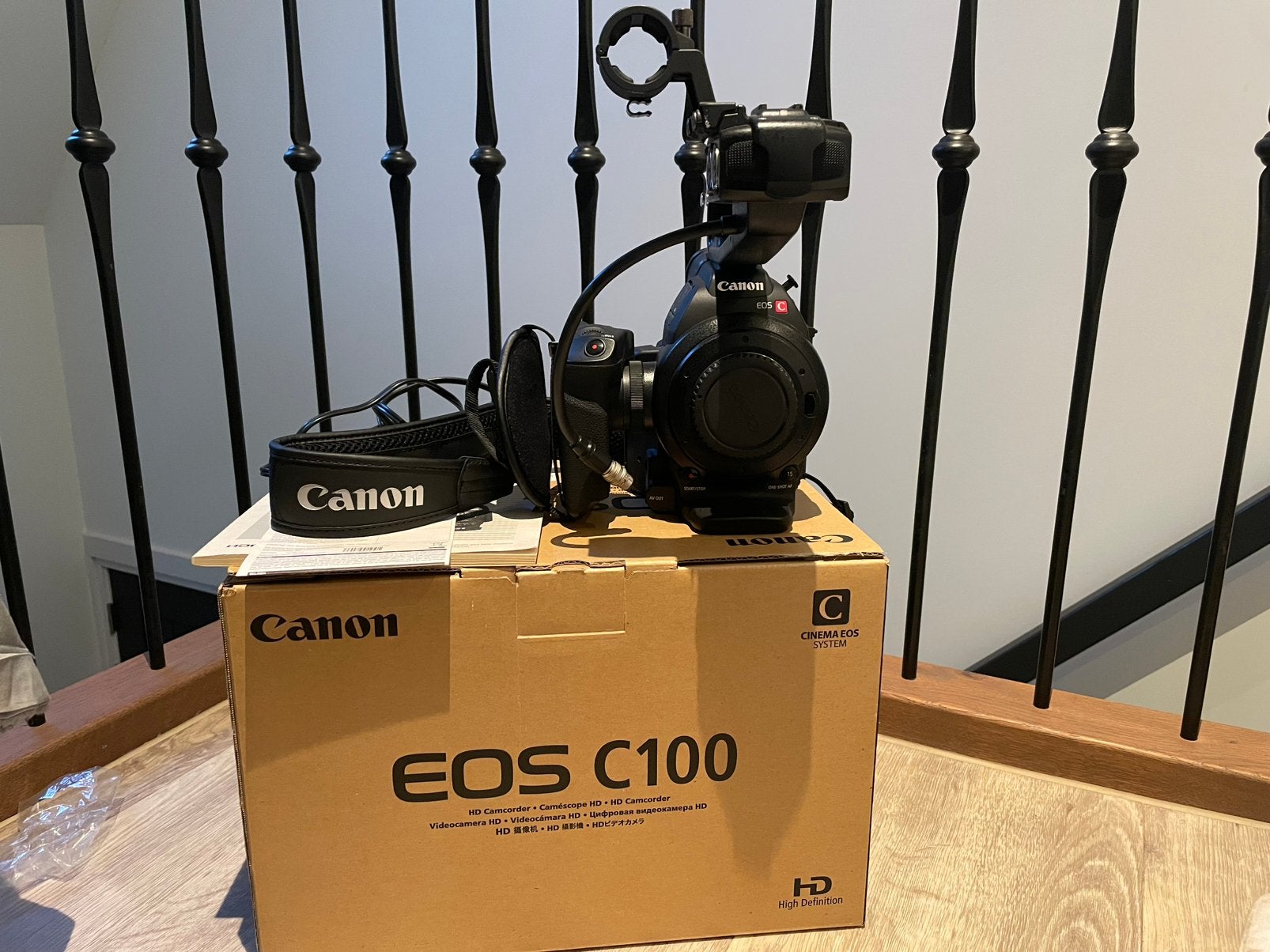 Canon EOS C100 cinema camera, Full HD, Gebruikt, Canon, 20x of meer