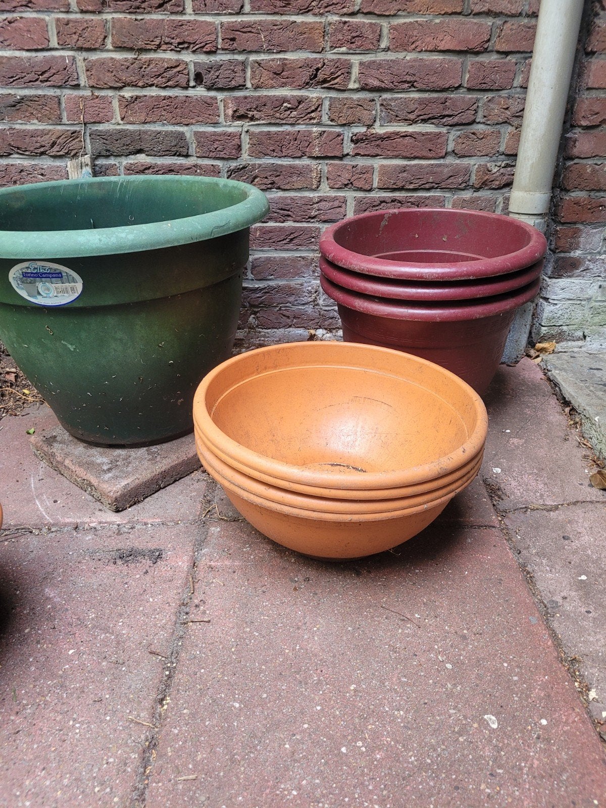 Diverse grote  bloempotten: groen, rood en terracotta, Tuin en Terras, Bloempotten, Ophalen, Kunststof, Gebruikt, 40 cm of meer