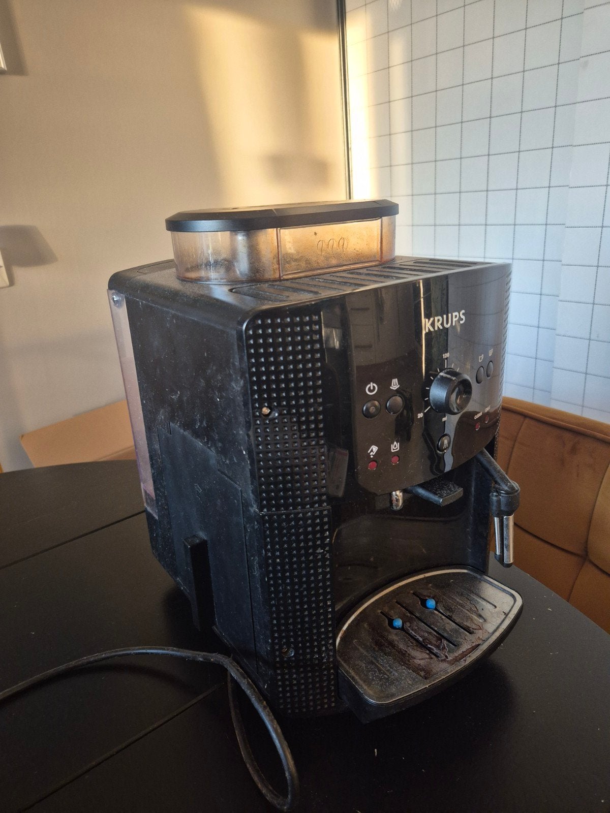 GRATIS Krups koffiemachine, Witgoed en Apparatuur, Koffiezetapparaten, Gebruikt, Koffiemachine, Afneembaar waterreservoir, Koffiebonen