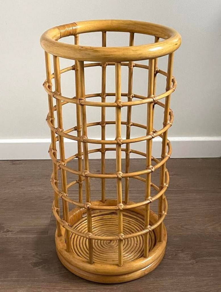 Vintage Rotan Bamboe Bijzettafel  Paraplubak Plantentafeltje, Huis en Inrichting, Woonaccessoires | Paraplubakken, Zo goed als nieuw
