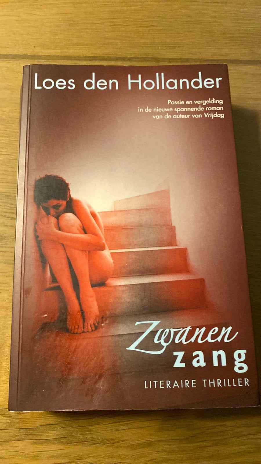Zwanenzang-Loes den Hollander, Ophalen of Verzenden, Zo goed als nieuw