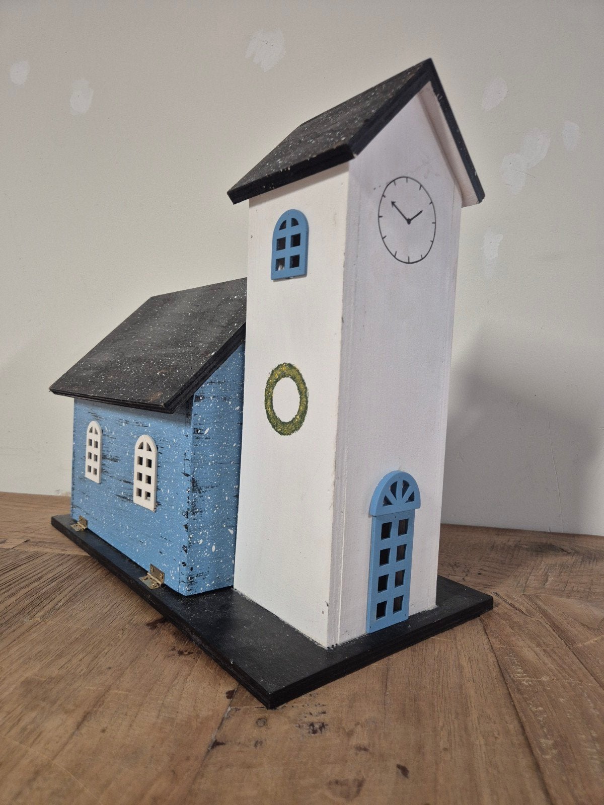 Prachtig Handgeschilderd Houten Kerstkerkje Large / Kerst, Ophalen of Verzenden, Nieuw