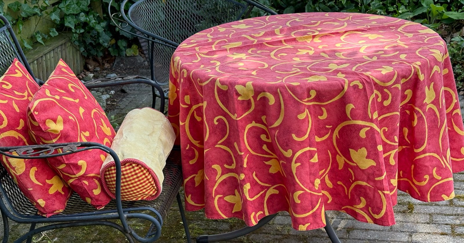 Rood geel tafelkleed en kussenhoezen set, Tuin en Terras, Ophalen of Verzenden, Gebruikt