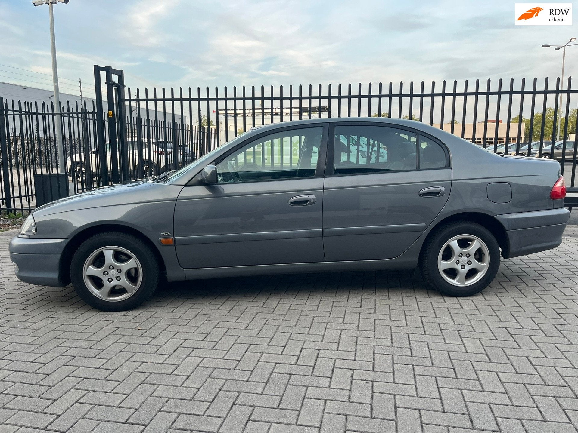 Toyota Avensis 2.0-16V Executive Leder Cruise PDC Airco APK, Auto's, Toyota, 1998 cc, 4 cilinders, 150 pk, Bedrijf