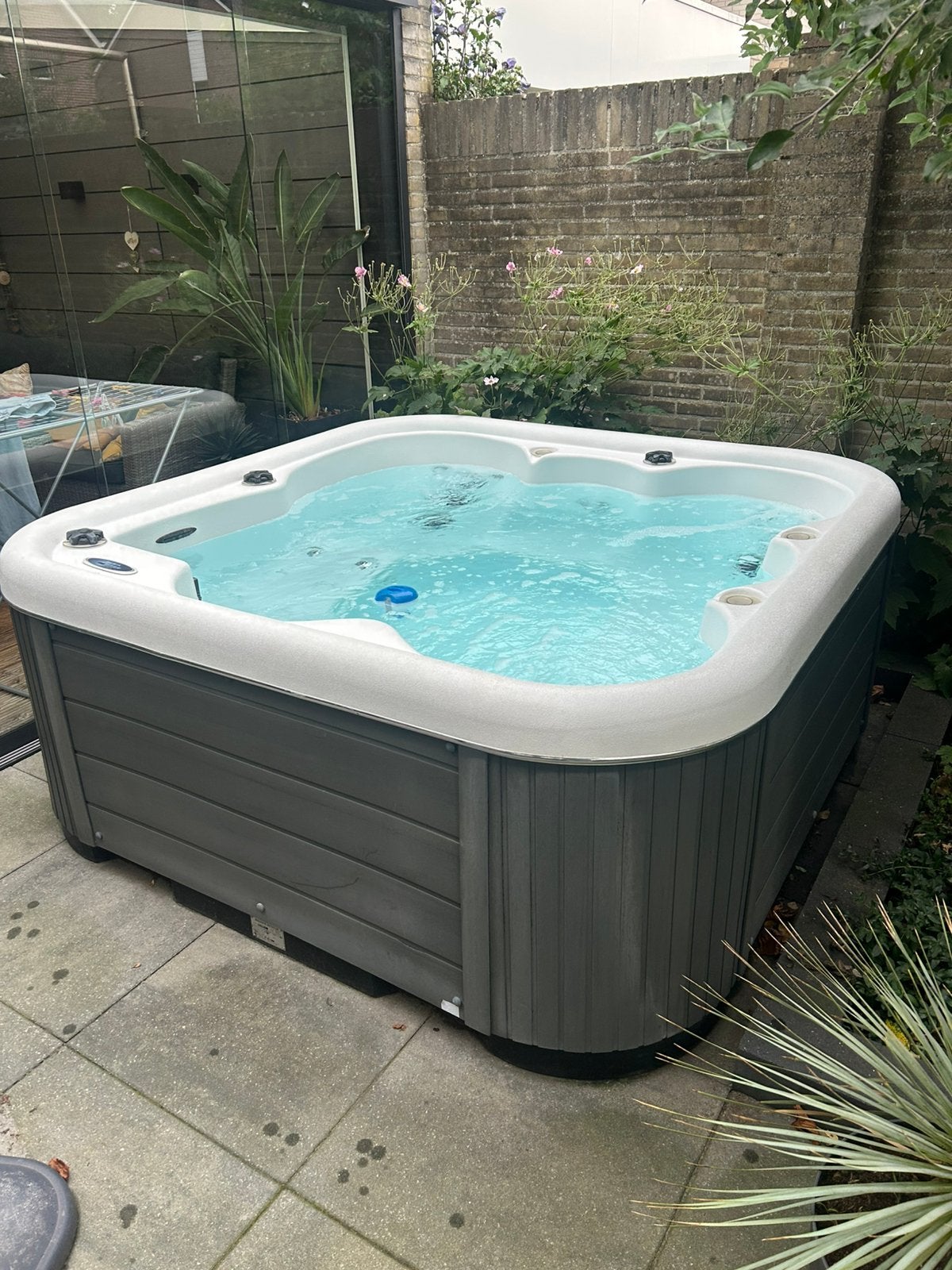 Jacuzzi 2.00 m x 2.00 m/ 6 persoons, Tuin en Terras, Ophalen, Zo goed als nieuw