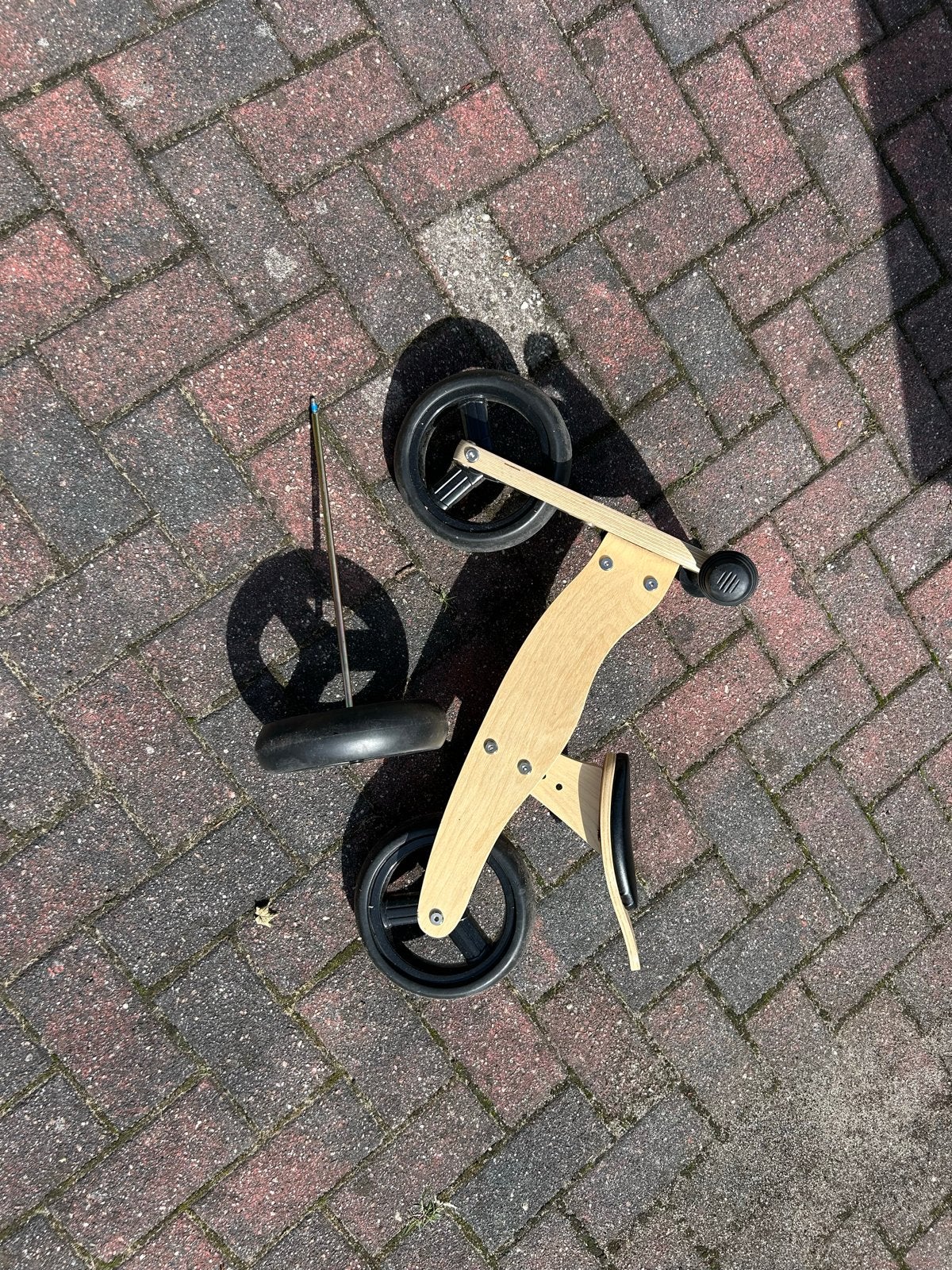 Foto 3 van Houten loopfiets 2-in-1: driewieler en tweewieler