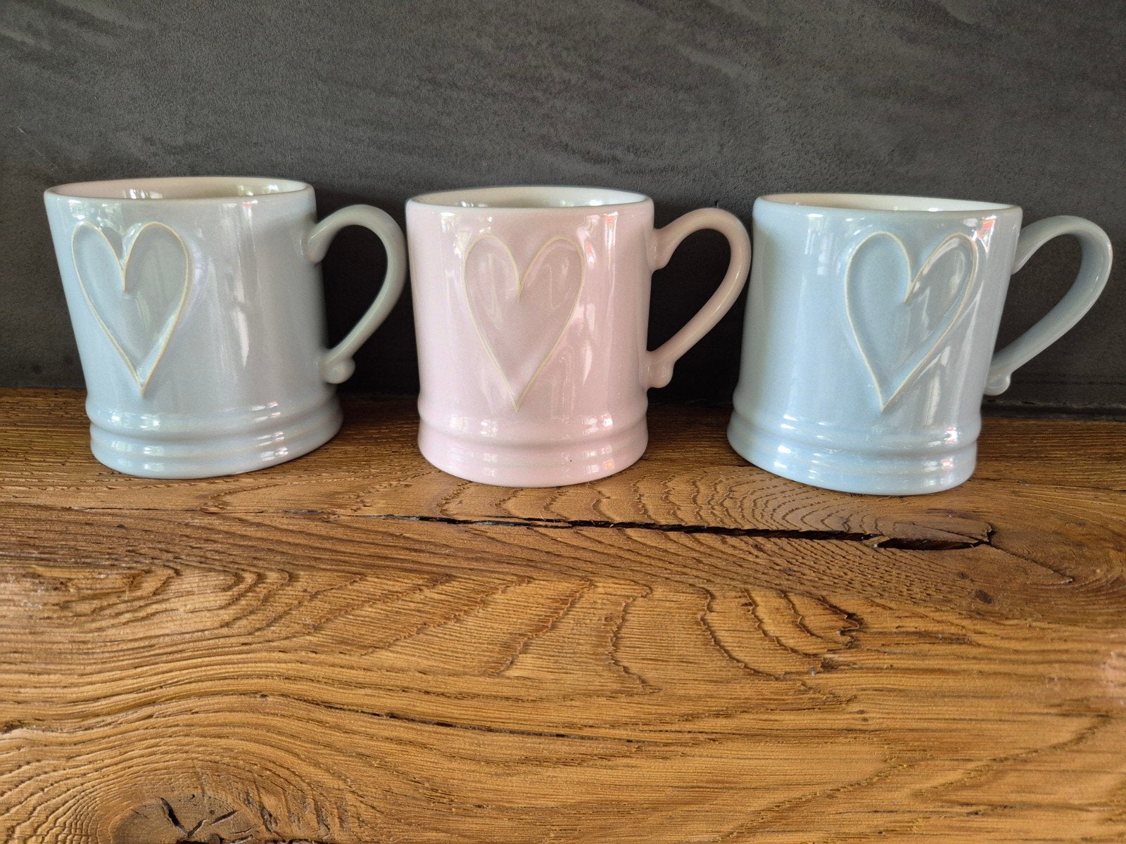 3 Bastion mokjes 1 roze en 2 lichtblauw met hartjese, Ophalen of Verzenden, Zo goed als nieuw, Overige stijlen, Kop(pen) en/of Schotel(s)