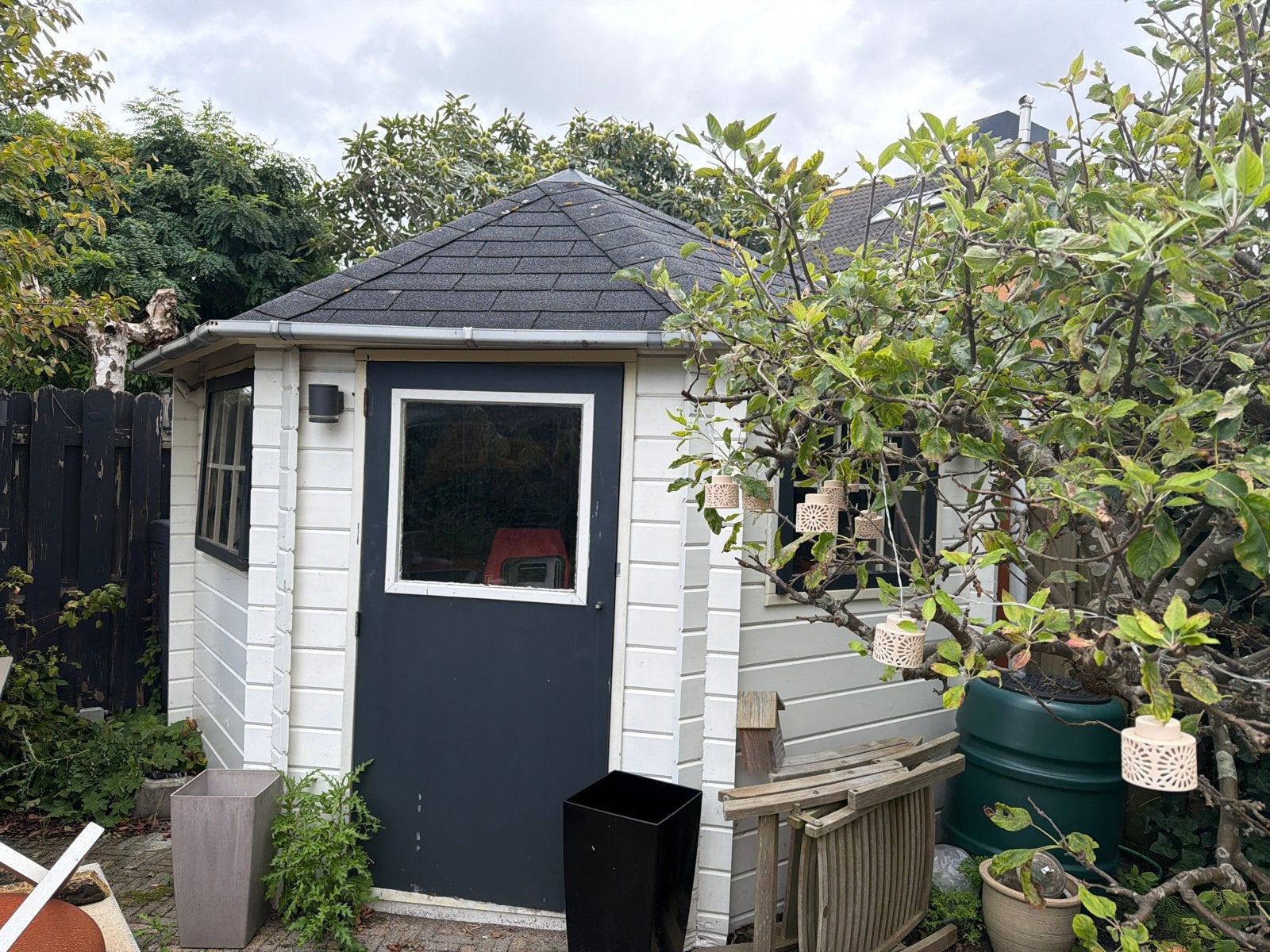 Compacte houten tuinschuur met puntdak, Tuin en Terras, Ophalen, 250 tot 500 cm, Schuur, 2 ramen