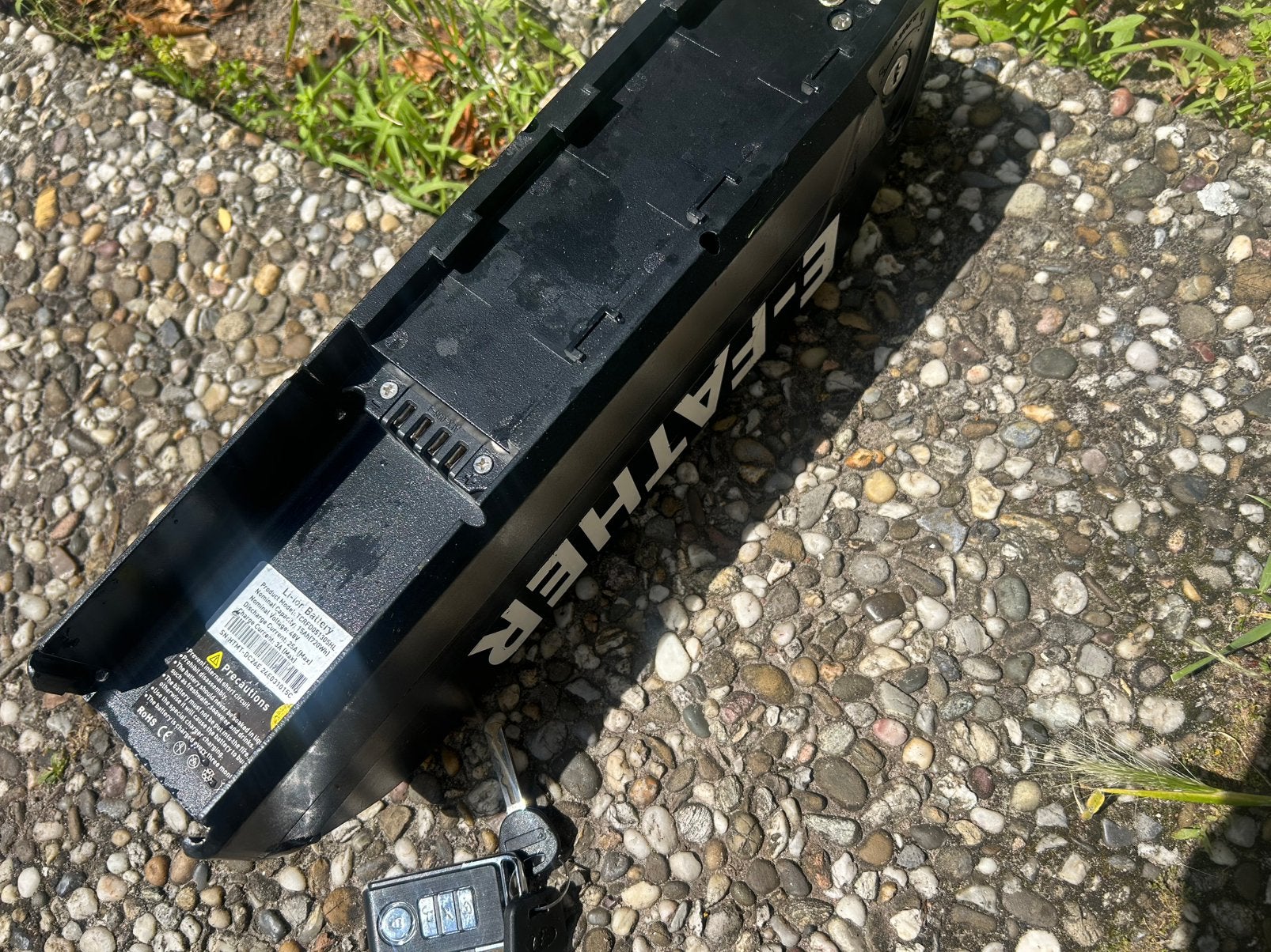 Accu v8 gaat niet snel leeg en er komt een accu sleutel erbi, Ophalen of Verzenden, Zo goed als nieuw