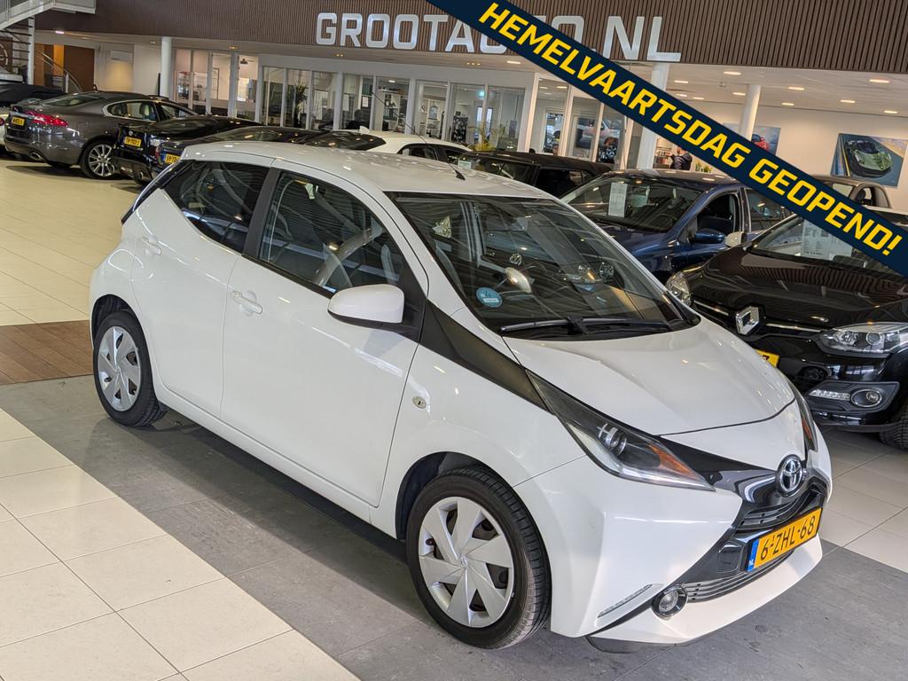 Toyota Aygo 1.0 VVT-i x-play Airco, Cruise Control, Stuurbek, Voorwielaandrijving, Euro 5, Stof, Gebruikt