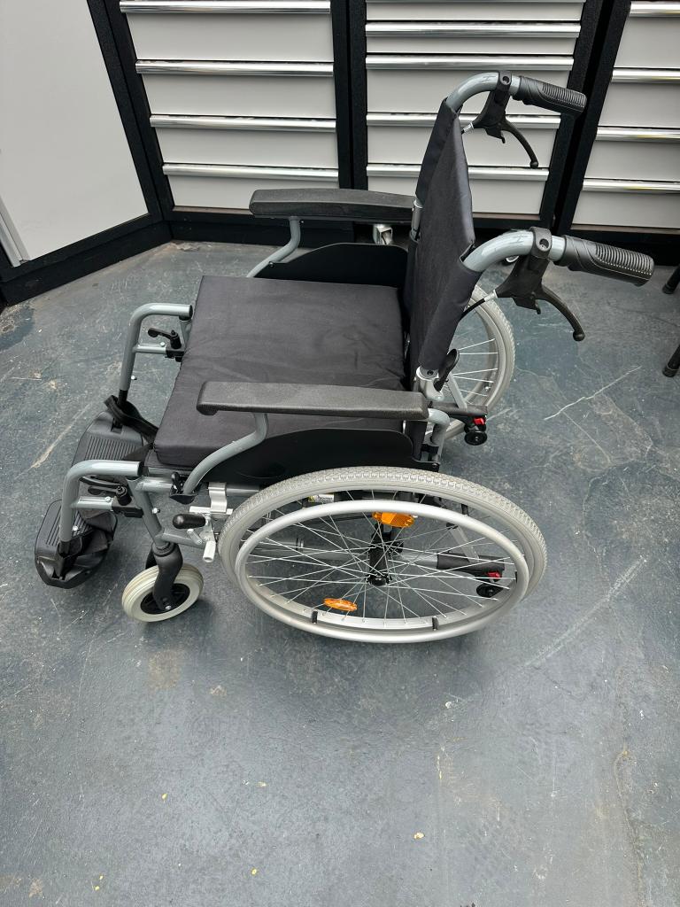 MultiMotion lichtgewicht opvouwbare rolstoel, Diversen, Ophalen of Verzenden, Inklapbaar, Zo goed als nieuw, Duwrolstoel