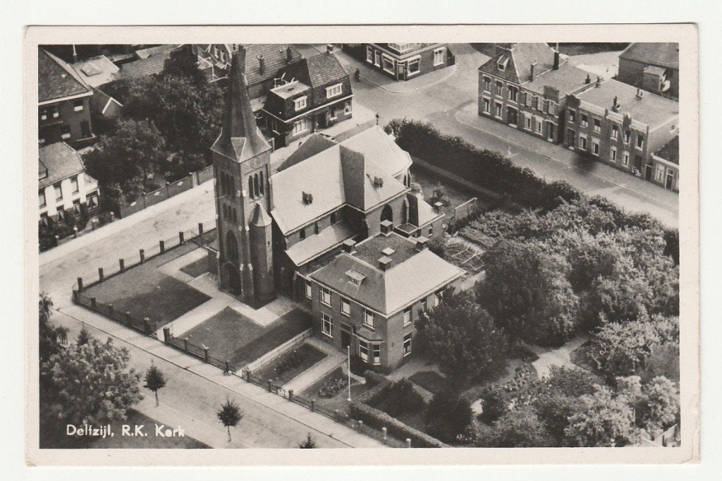 Delfzijl - Luchtopname RK Kerk, Verzamelen, Ophalen of Verzenden, 1940 tot 1960, Ongelopen, Groningen