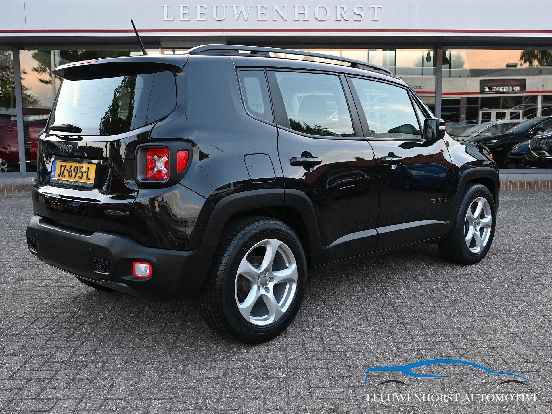 Jeep Renegade 1.4 MultiAir Longitude Automaat, stuur-stoelve, Auto's, Jeep, Dealer onderhouden, Gebruikt, 4 cilinders, Zwart