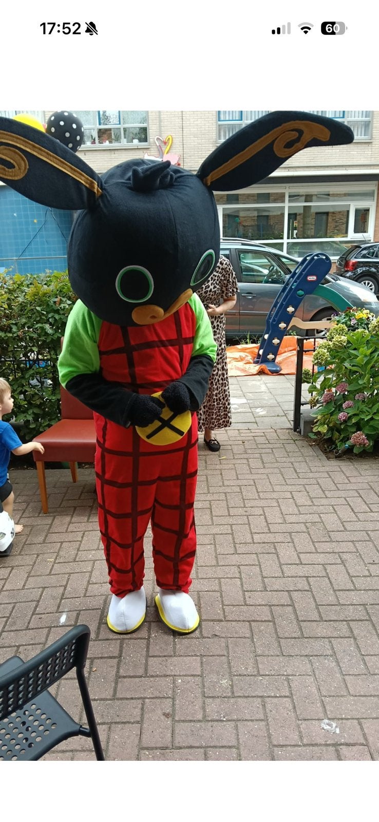 Complete Bing mascotte te koop, Hobby en Vrije tijd, Ophalen of Verzenden, Gebruikt, Kostuum, Carnaval