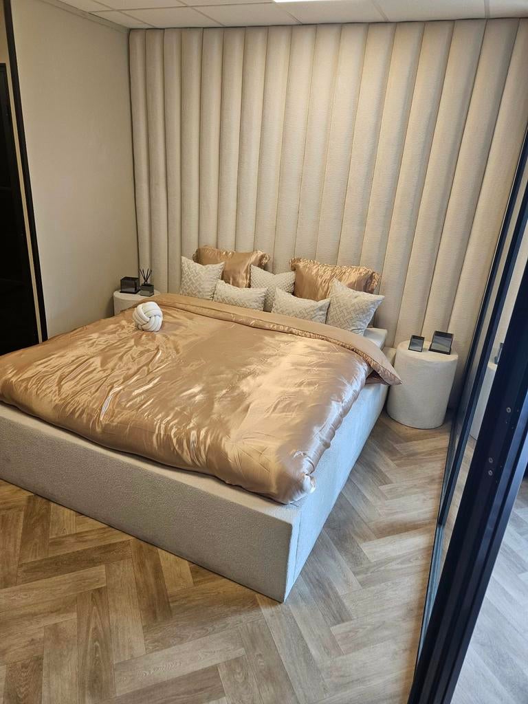 Boxspring 180x210 bed complete wandbekleding eric kuster, Ophalen of Verzenden, Nieuw, Tweepersoons